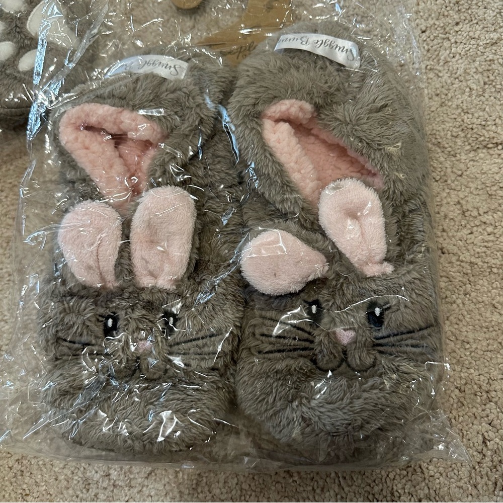Faceplant Dreams Footsies Bunny Slippers Women’s Size 9-10, Large